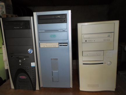 Два компьютера старого образца