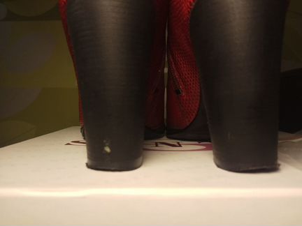 Ботинки женские красные на каблуке демисезонные