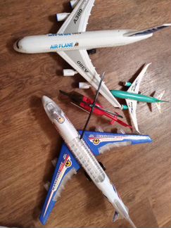 Самолеты игрушки