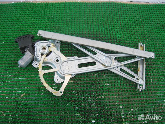 Стеклоподъемник передний правый Toyota Avensis T2