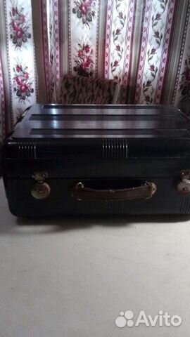 Старинный проигрыватель виниловых пластинок