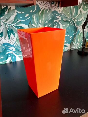 Пластиковый горшок для выращивания растений