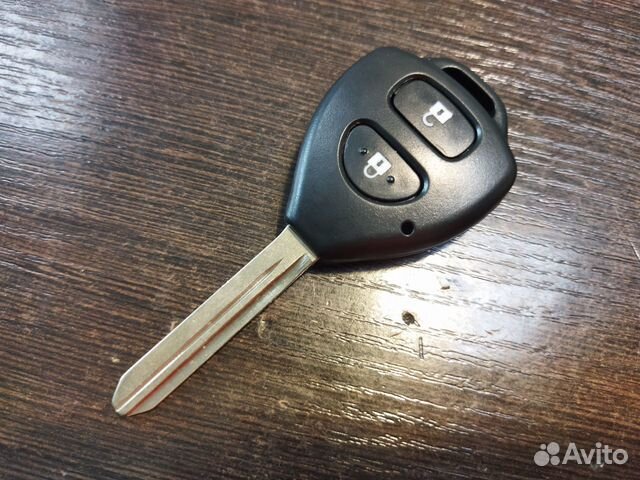 Ключ тойота 2 кнопки вдоль лезвие TOY47