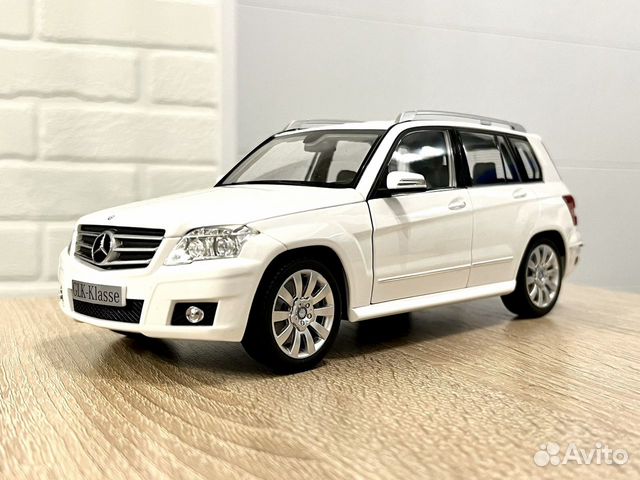 Mercedes-Benz GLK X204 White 1:18 Minichamps