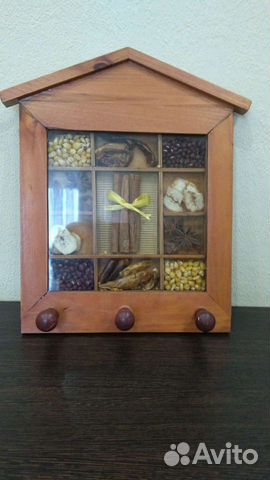 Вешалка декоративная