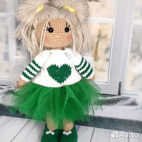Вязаная кукла ручной работы