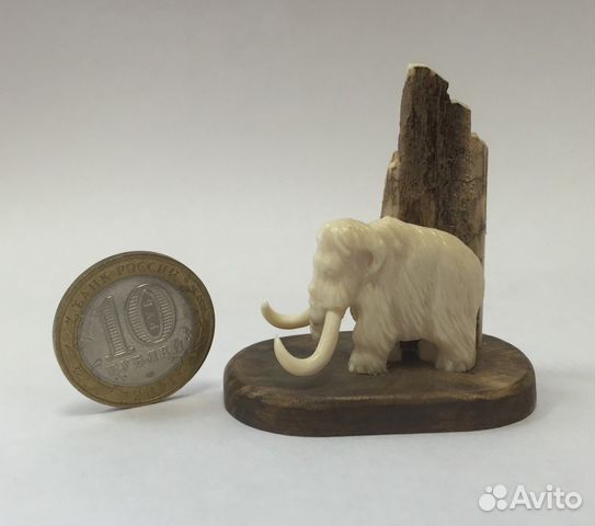 Фигурки из бивня мамонта Фигурки из бивня мамонта