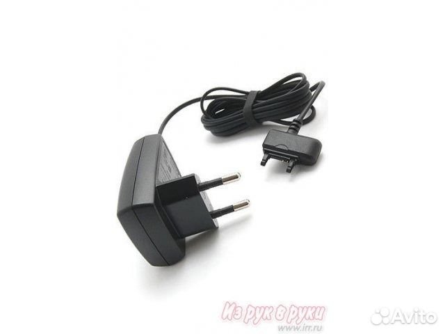 Зарядное устройство и наушники для SonyEricsson