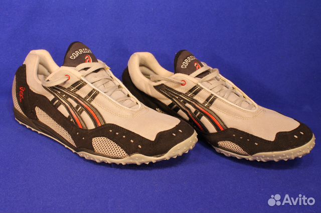 Беговая обувь asics с металлическими шипами лот1о4