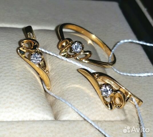 Комплект золотой (серьги+кольцо) с 3 бриллиантами Комплект золотой (серьги+кольцо) с 3 бриллиантами