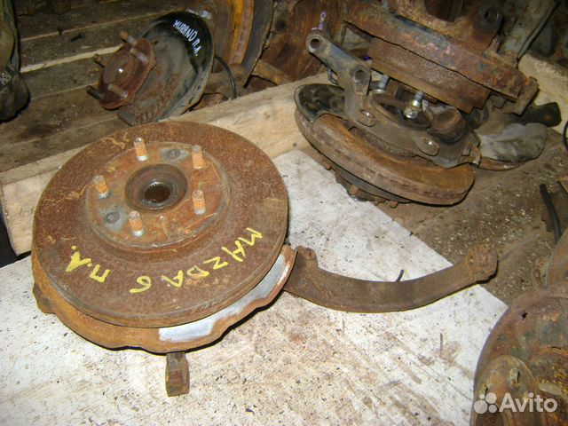 Кулак передний левый Мазда 6 гг Mazda 6 GG abs