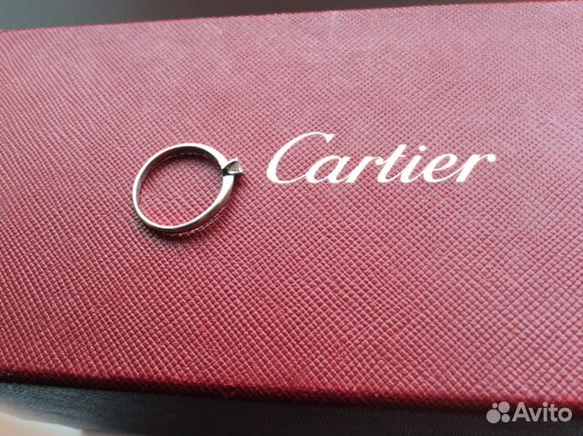 Кольцо из белого золота с бриллиантом