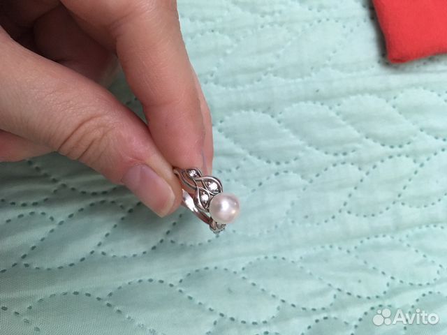 Серебряное кольцо с жемчугом и фианитами