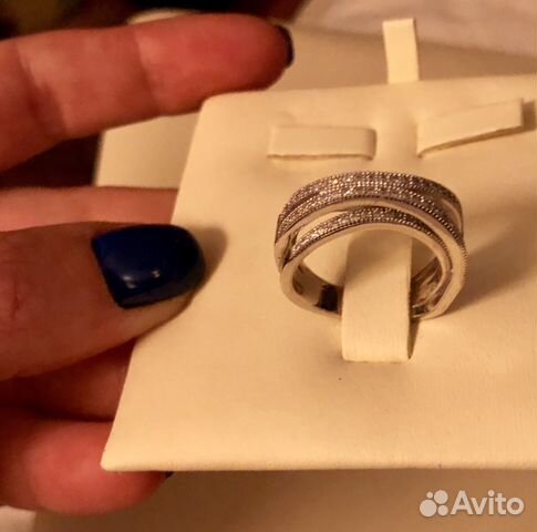 Кольцо из серебра с цирконами Кольцо из серебра с цирконами