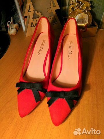 Красные туфли новые