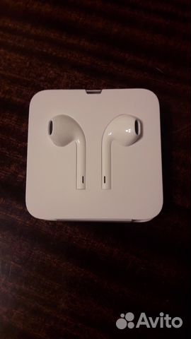 Наушники Apple EarPods с разъёмом Lightning (белые