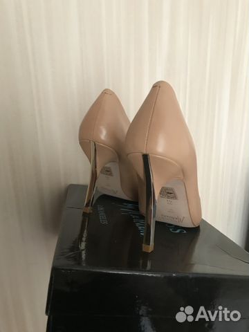 Нюдовые кожаные туфли Guess by marciano, новые