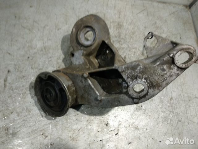 Кронштейн двигателя левый Audi A6 C6 2004-2008