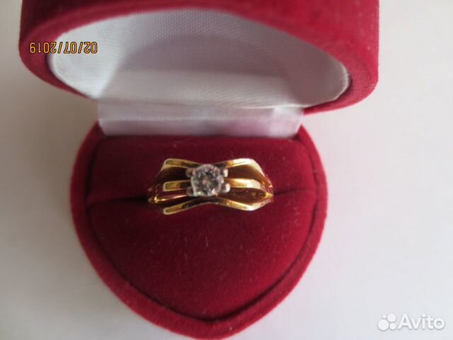 Золотое кольцо с бриллиантом Золотое кольцо с бриллиантом