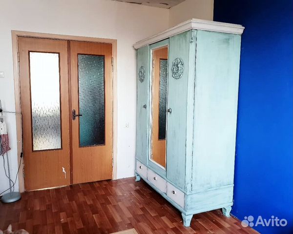 Винтажный шкаф с дизайнерской росписью Винтажный шкаф с дизайнерской росписью
