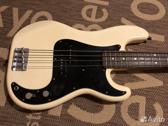 Бас гитара Fender Precision Bass