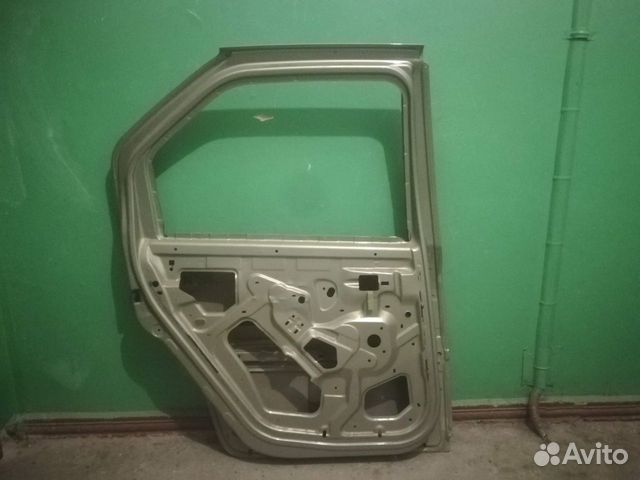 Левая задняя дверь на Рено Логан