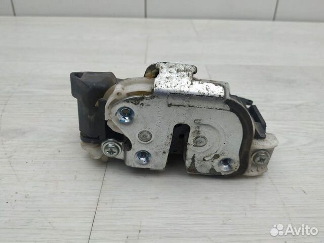 Замок задний левый MN145875 Mitsubishi Outlander X