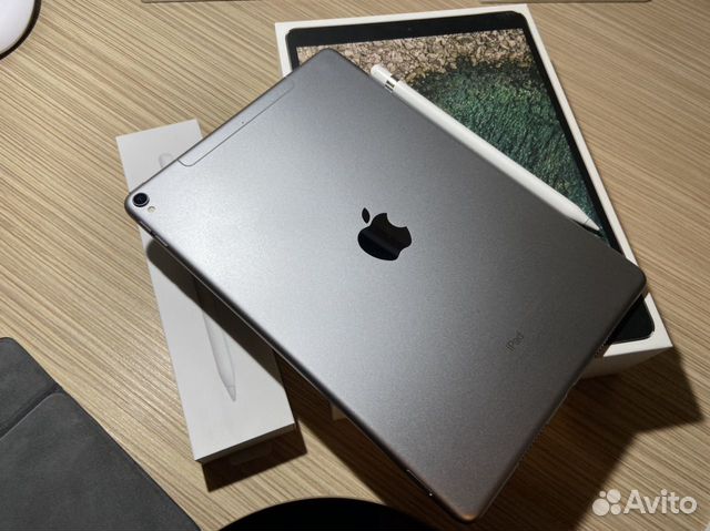iPad Pro 10,5 256 гб cellular + Pencil + Клавиатур iPad Pro 10,5 256 гб cellular + Pencil + Клавиатур
