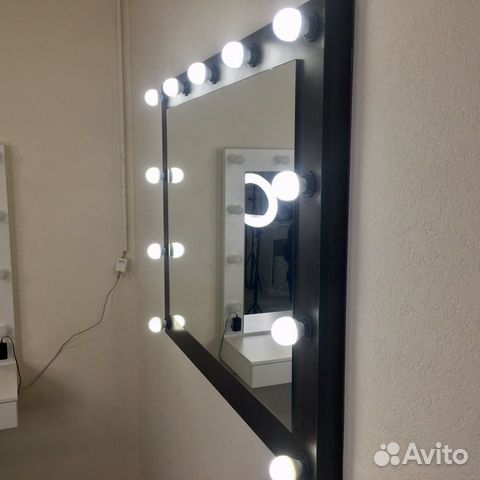Зеркало с лампами