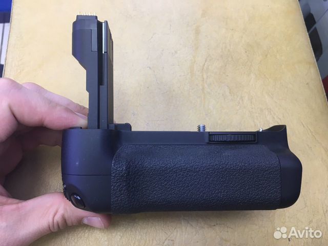 Оригинальный батарейный блок Canon BG-E7 для Canon Оригинальный батарейный блок Canon BG-E7 для Canon