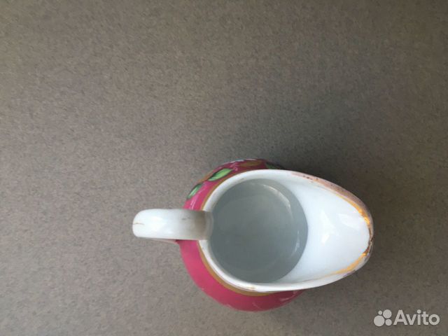 Молочник М. С. Кузнецова с цветной росписью