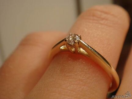 Кольцо с бриллиантом из жёлтого золота