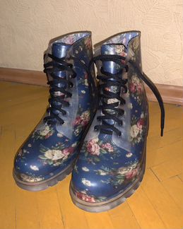 Резиновые ботинки на шнуровке