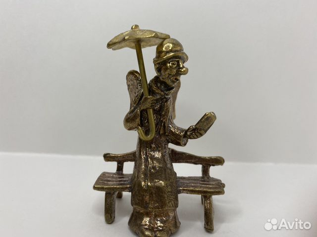 Читающий ангел из бронзы