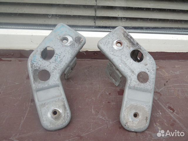 Кронштейн крыла правый и левый Рено Флюенс