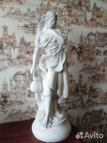 Статуя интерьерная