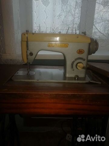 Швейная машина 