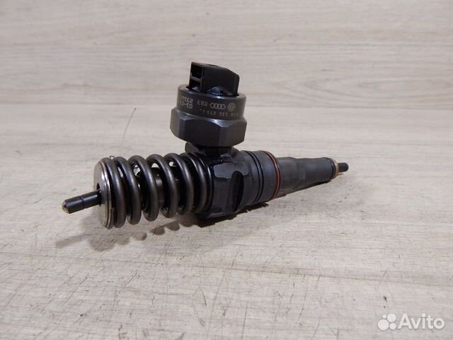 Насос-форсунка Audi A4 B6 038130073J