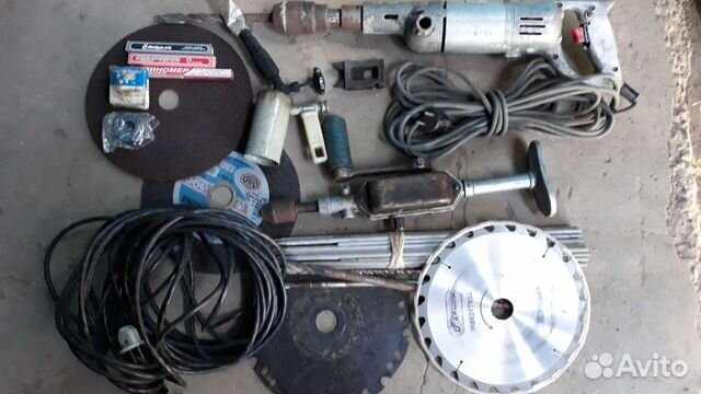 Электросверлилка, наковаленка, паяльная лампа