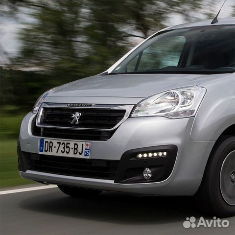 Бампер передний в цвет Peugeot Partner 2 (2015)