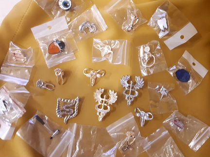 Значки и броши медикам