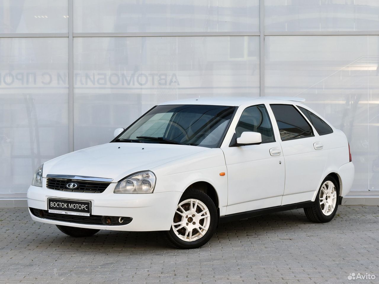 Lada Priora White