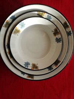 Набор советских эмалированных тарелок, 6 штук