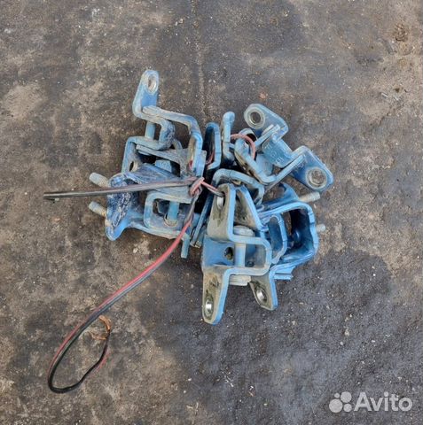 Петля двери Mitsubishi L200