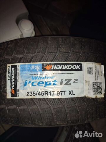 Hankook Winter I'Cept iZ 2 W616 235/45 R17 97T