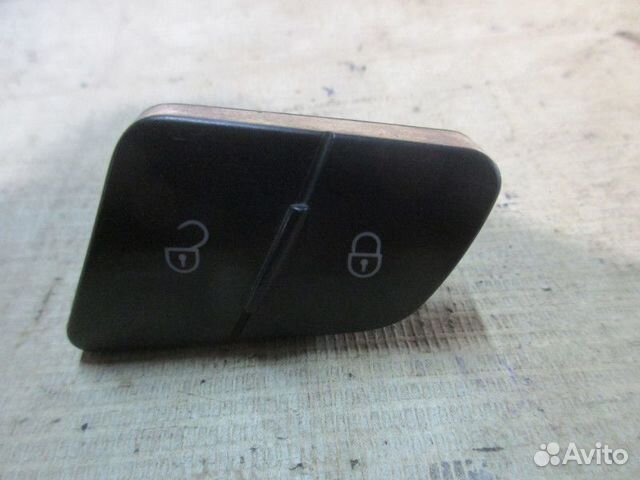 Кнопка центрального замка VW Passat B6 2005-2010