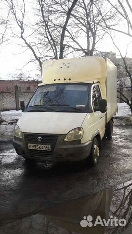 Водитель со своей газелью