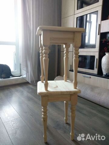 Табурет с точёными ножками. Подставка для цветка