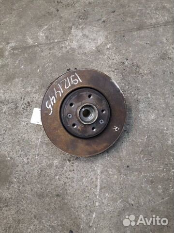 Кулак передний правый Renault Megane 3