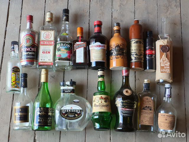 Пустые бутылки для коллекции